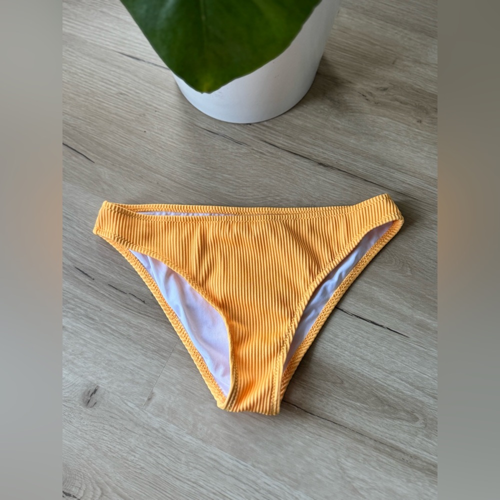 NWOT ☀️Cupshe Bikini Bottoms, small